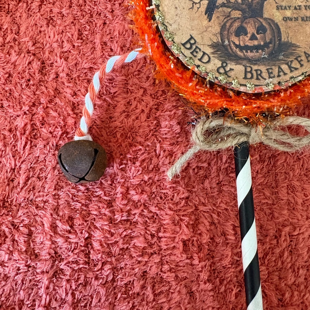 HANDMADE Halloween Bed & Breakfast Wand - Picture 3 of 4